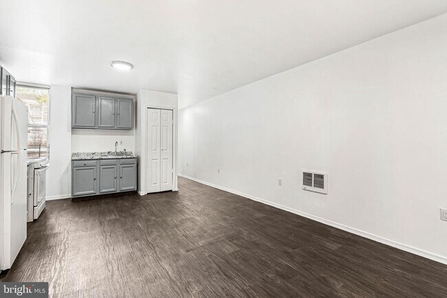 Building Photo - 3316 Kensington Ave