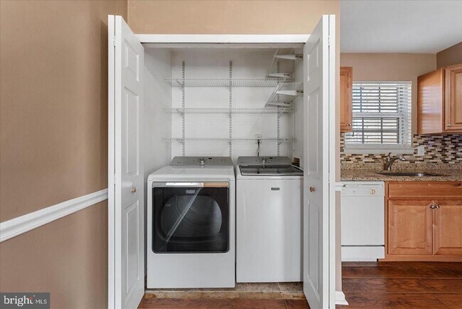 Building Photo - 14367 Springbrook Ct