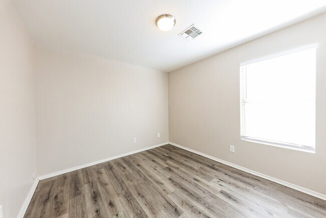 Building Photo - 501 S 125th Ave