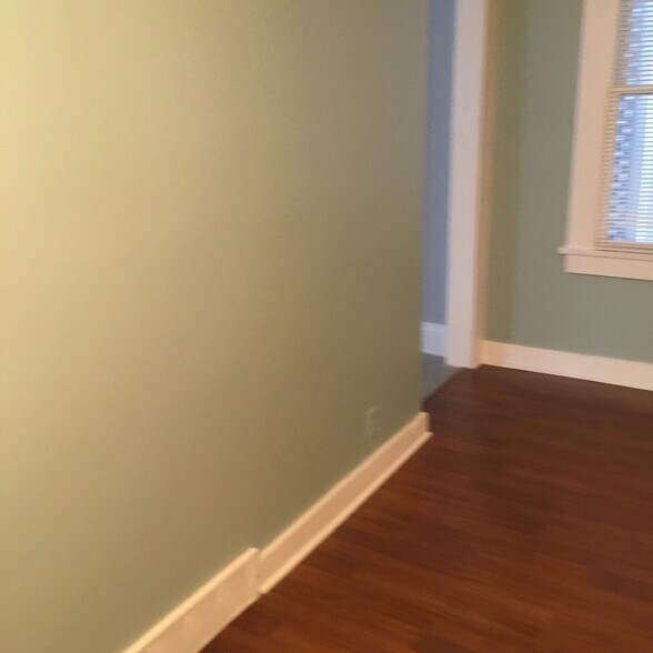 Building Photo - 208 Reinhard Ave