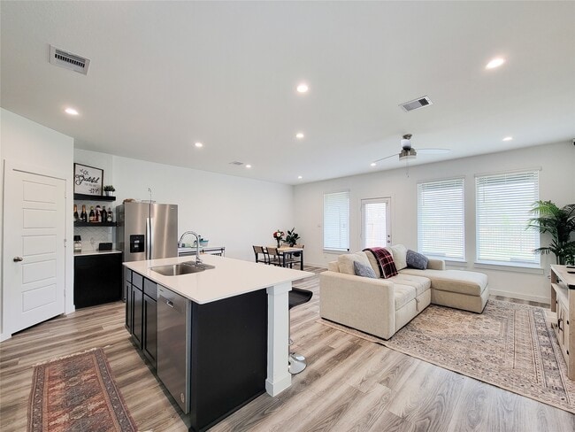 Building Photo - 3223 Creston Gate Dr