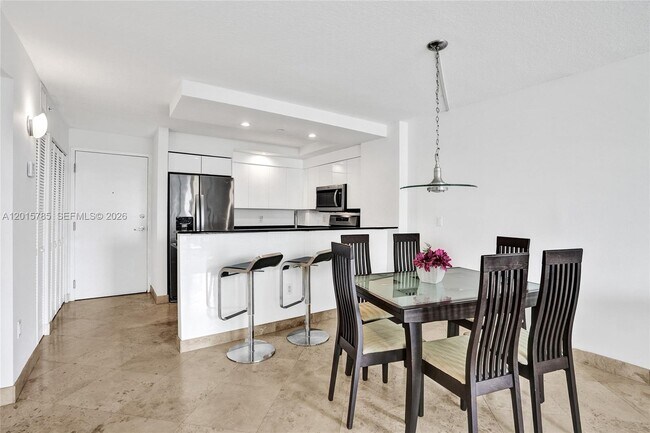 Building Photo - 6917 Collins Ave