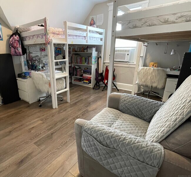 Building Photo - 40 Scofield Ave