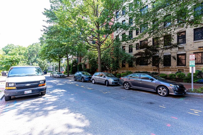 Building Photo - Beautiful One Bedroom in the Heart of Foggy Bottom| Water and Gas Included!
