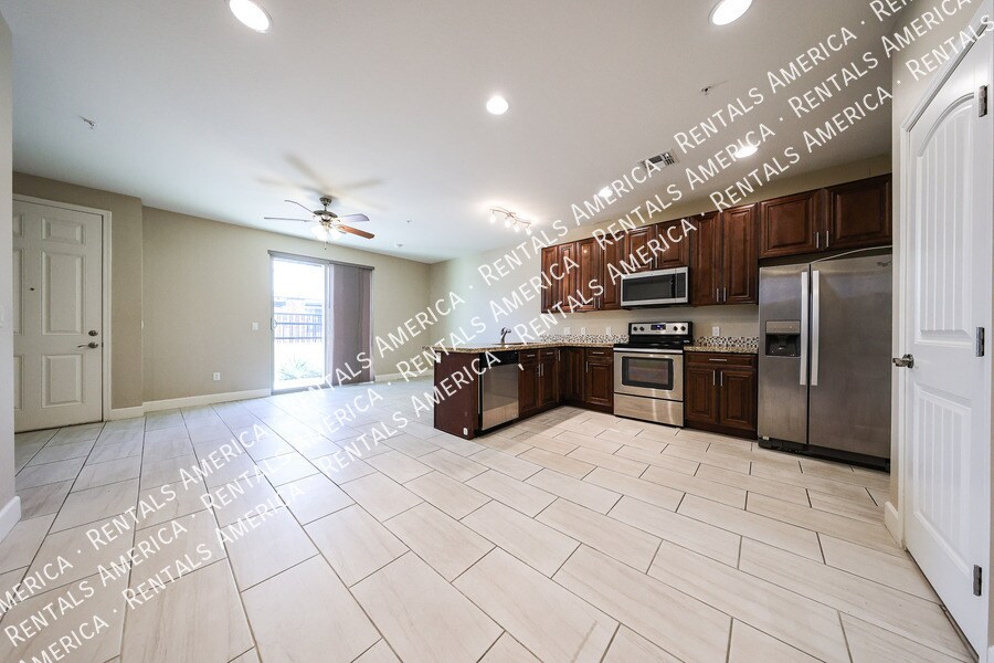 Building Photo - 1406 W Main St