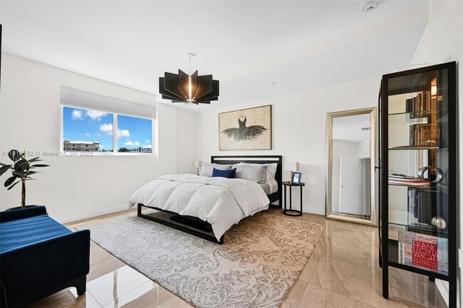 Building Photo - 1900 SE 2nd St