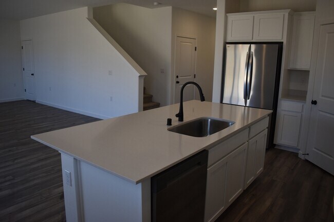 Building Photo - 4123 Scarlet Ct