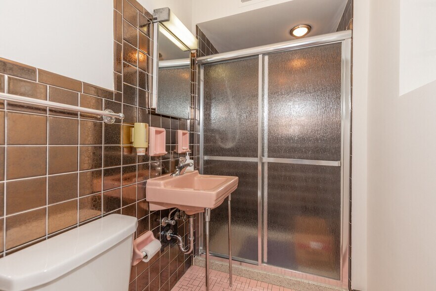 Building Photo - 4218 Oakton St