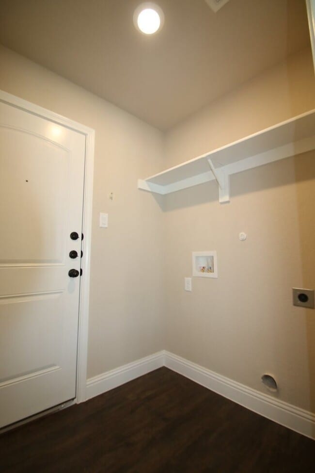 Building Photo - Elevated Living on the Waters Edge in Pelican Bay! ~ ((AZLE ISD!!)) Granite Countertops~ Stainles...