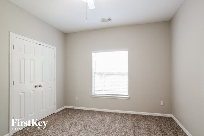 Building Photo - 13203 Redhead Ct