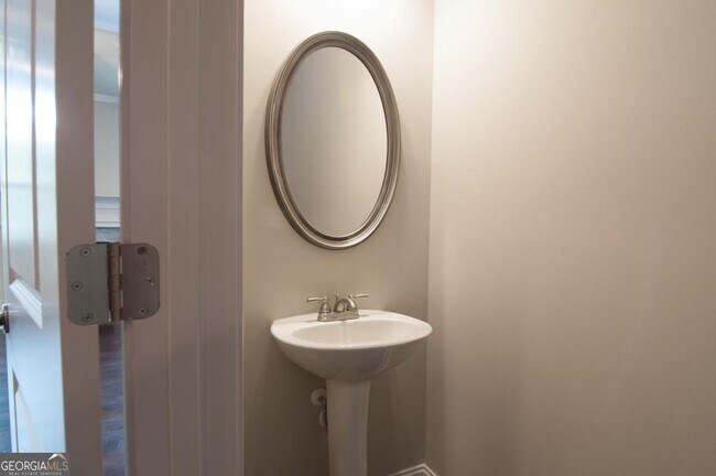 Building Photo - 2006 Wheylon CT