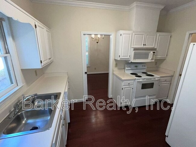 Building Photo - 1667 Village Glenn Dr