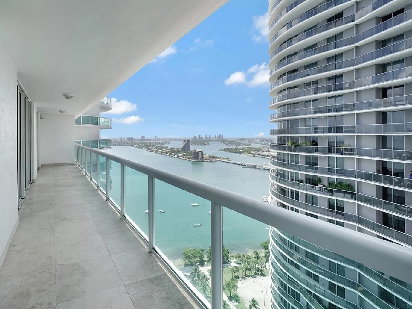 Building Photo - 1800 N Bayshore Dr