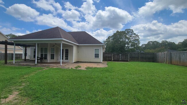 Building Photo - 203 Duke Ln