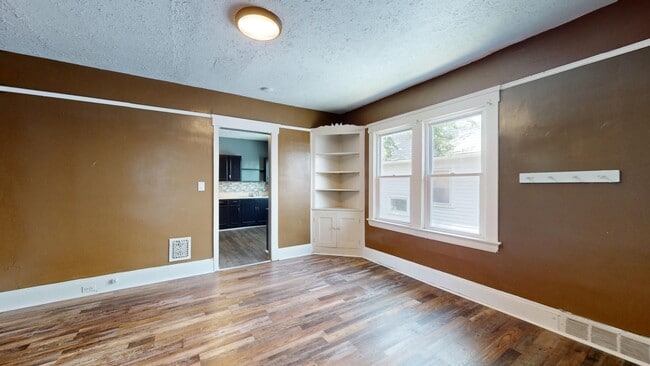 Building Photo - 4104 Clybourne