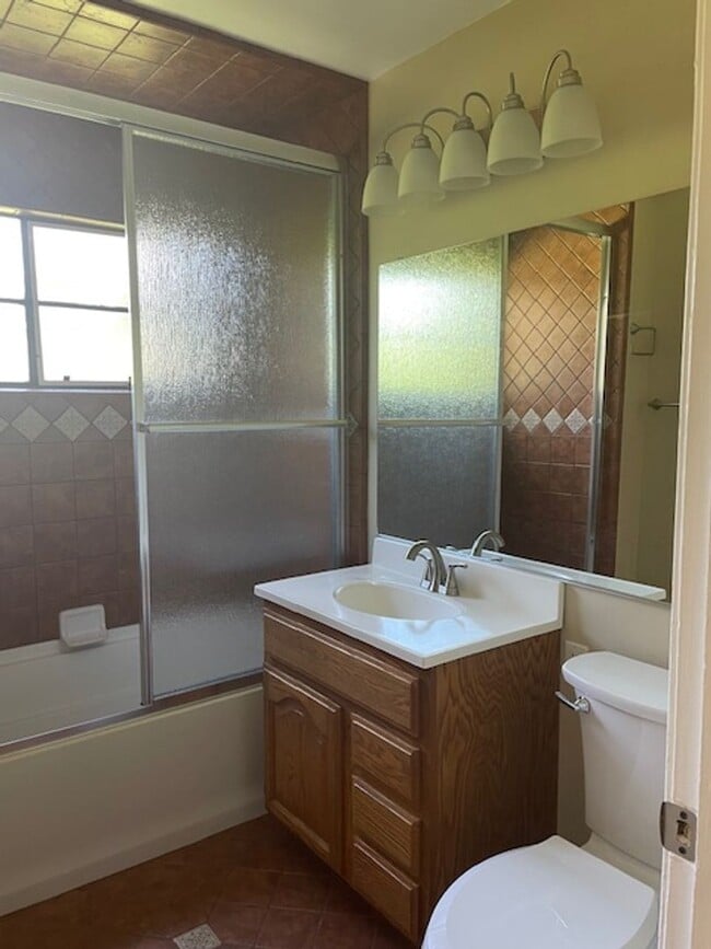 Building Photo - Charming 3 Bedroom Home on a Quiet Tree-Li...