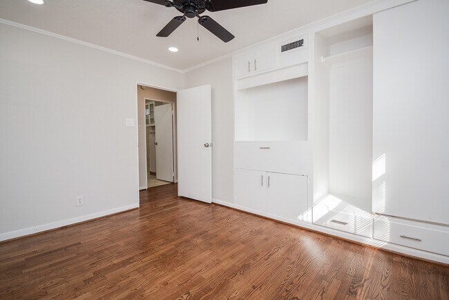 Building Photo - 5006 Libbey Dr