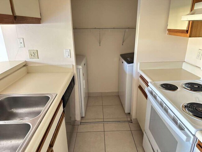 Building Photo - 1239 SW 46th Ave