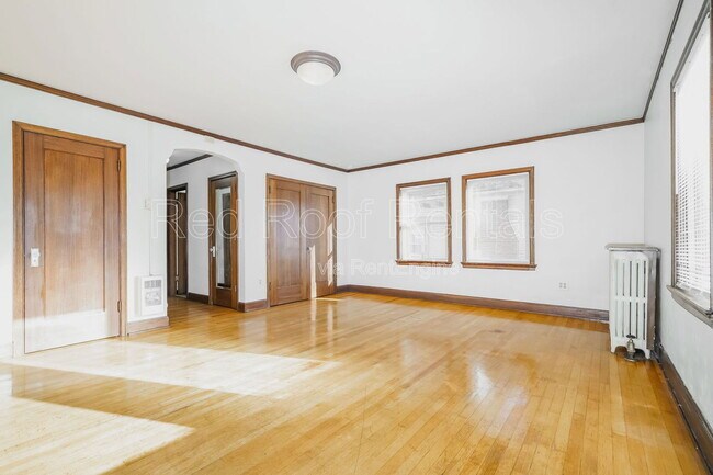 Building Photo - 1325 6th Ave