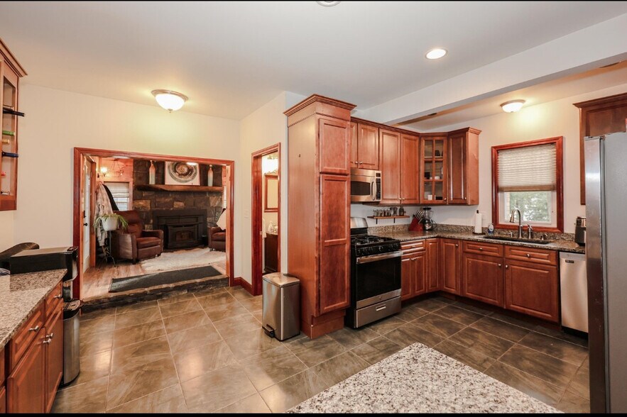 Building Photo - 331 E High St