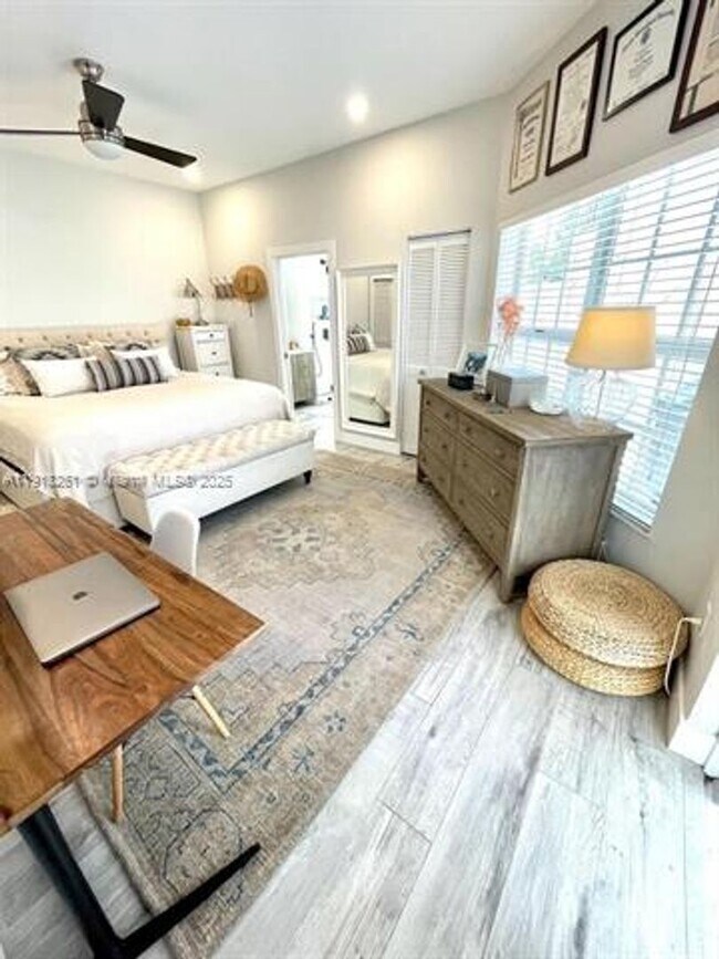 Building Photo - 3070 Allamanda St