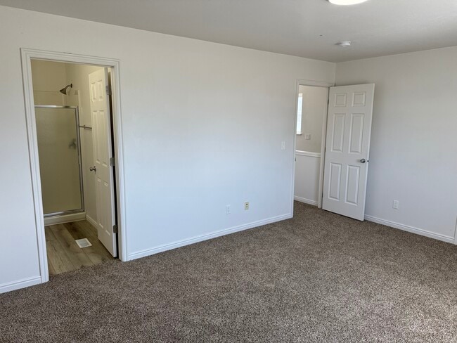 Building Photo - 2500 W 450 N