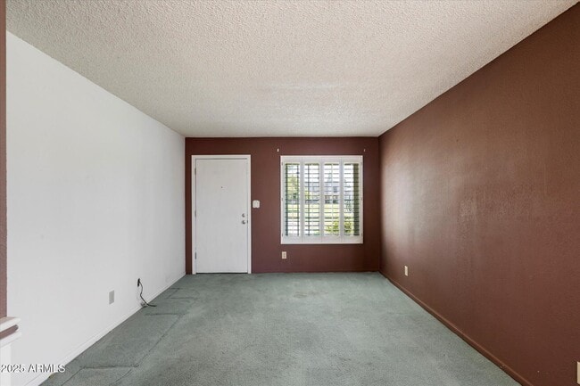 Building Photo - 1001 E Lodge Dr