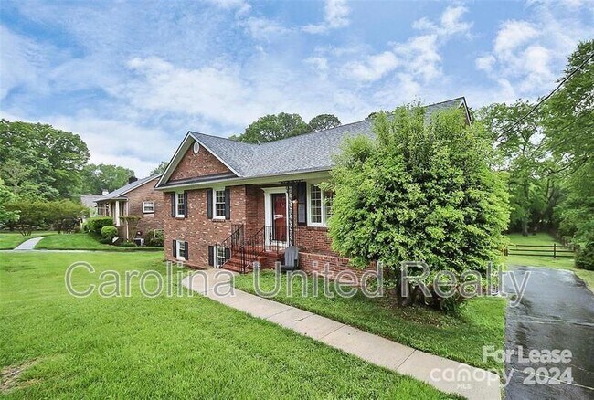 Building Photo - 6908 Lancer Dr