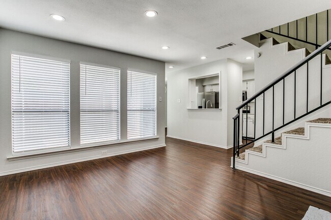 Building Photo - 2805 Meadow Park Dr