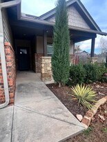 Building Photo - 14516 Park Cir