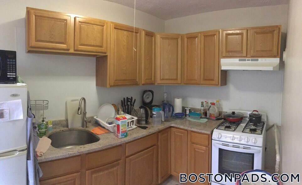 Building Photo - 349 Pleasant St