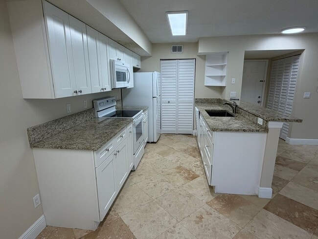 Building Photo - ANNUAL RENTAL - OASIS - 1 BED/1 BATH