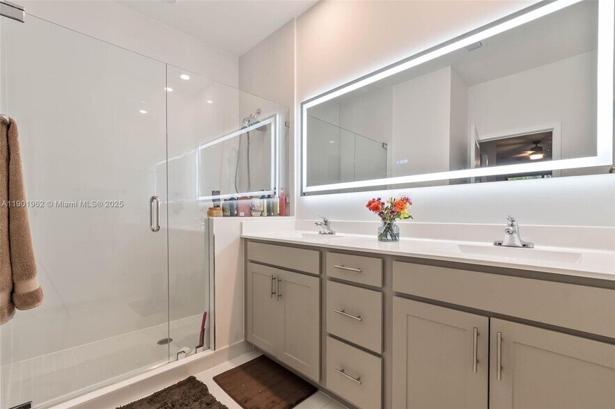 Building Photo - 2430 SW 145th Pl