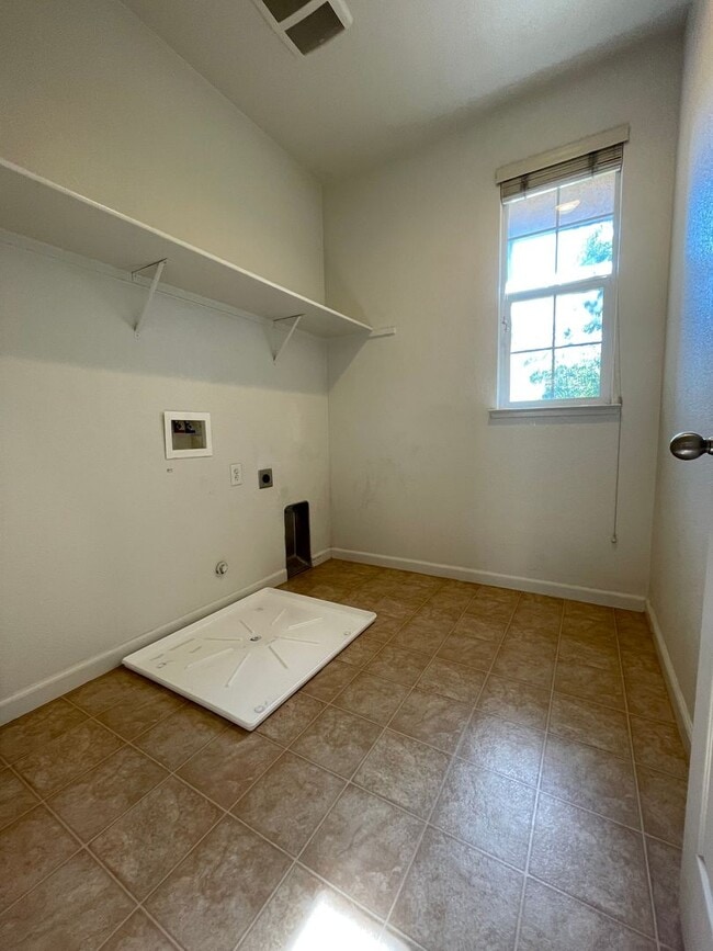 Building Photo - Two Story Home w/ Fridge Included, Attache...