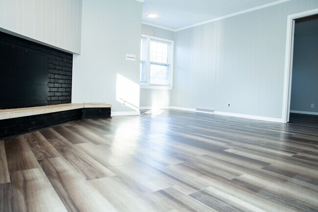 Building Photo - 409 S College Ave
