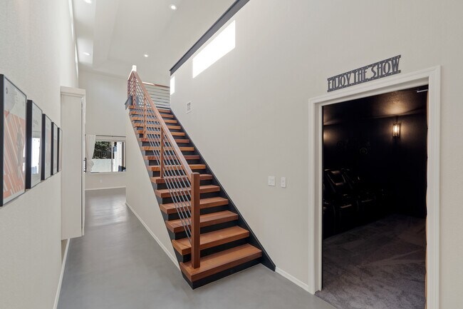 Building Photo - 2882 S Palmer Dr