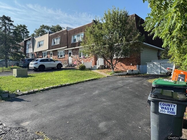 Building Photo - 56 Chaucer Ct