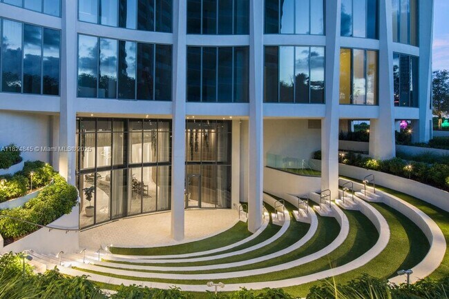 Building Photo - 2831 S Bayshore Dr