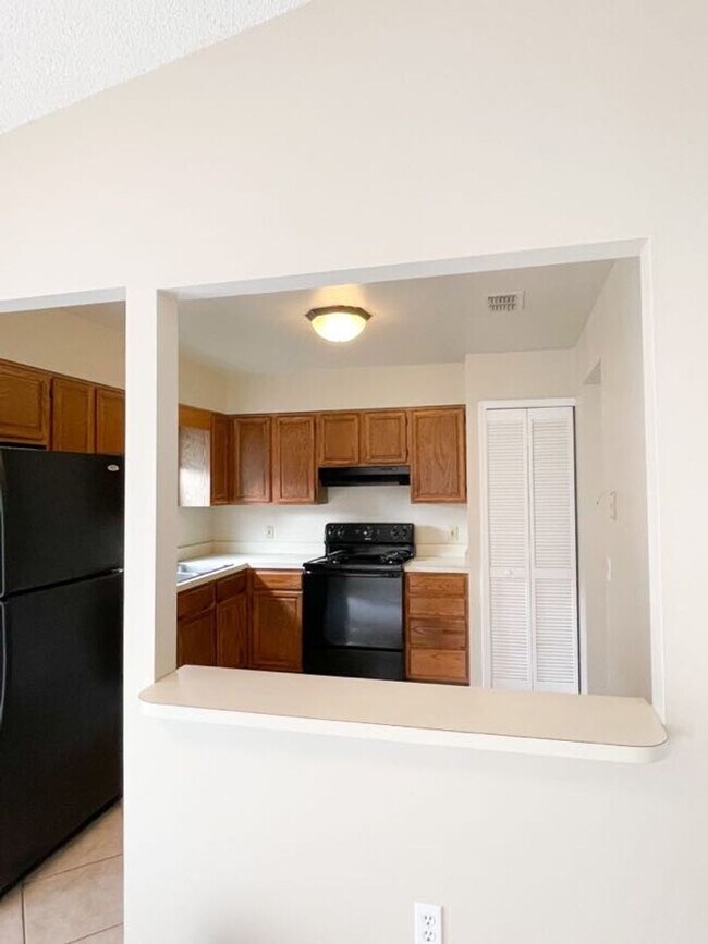 Building Photo - Beautiful 3-Bedroom, 2-Bath Home with 2-Ca...