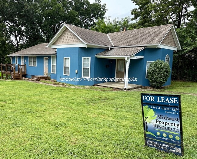 Building Photo - Quaint 2 bedroom 2 bath Near The Square in...