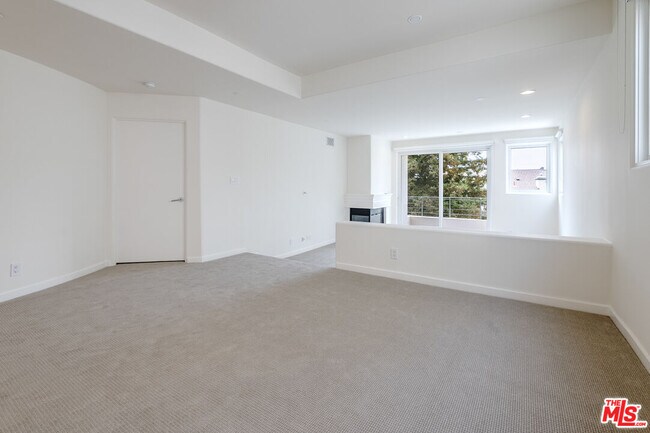 Building Photo - 15425 Antioch St