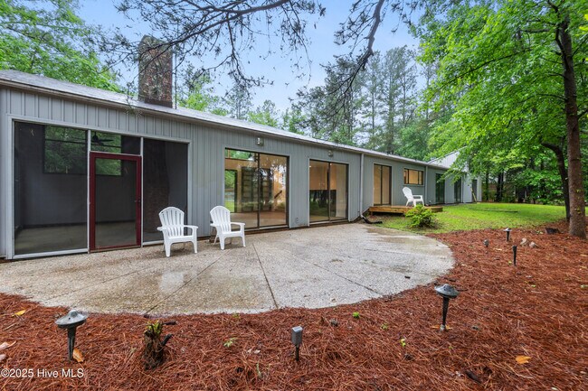 Building Photo - 916 Rays Bridge Rd