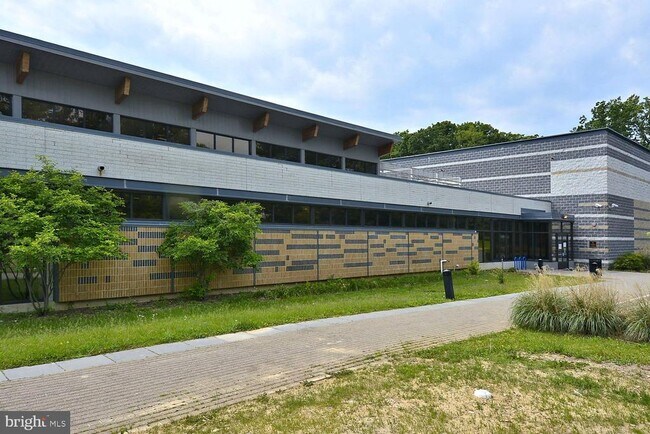 Building Photo - 2107 Fort Davis St SE