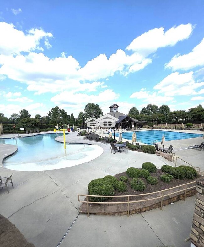 Building Photo - Beautiful 3-bedroom townhome in North Rale...
