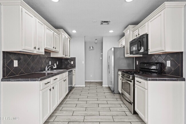 Building Photo - 12732 Roberto Nunez Ln