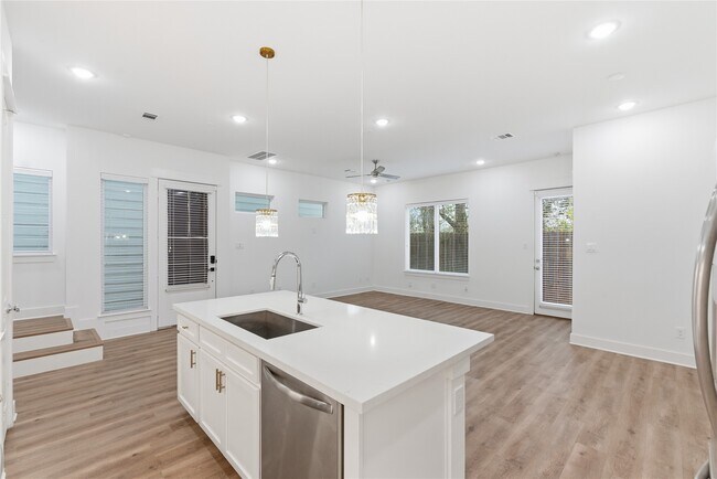 Building Photo - 4605 Lavatera St