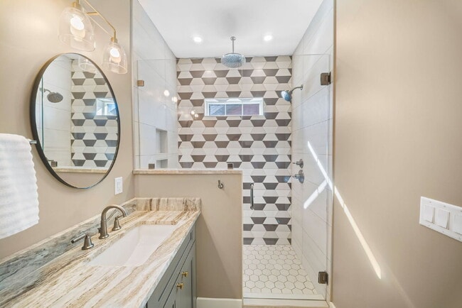 Building Photo - Fully Furnished | Asheville Area