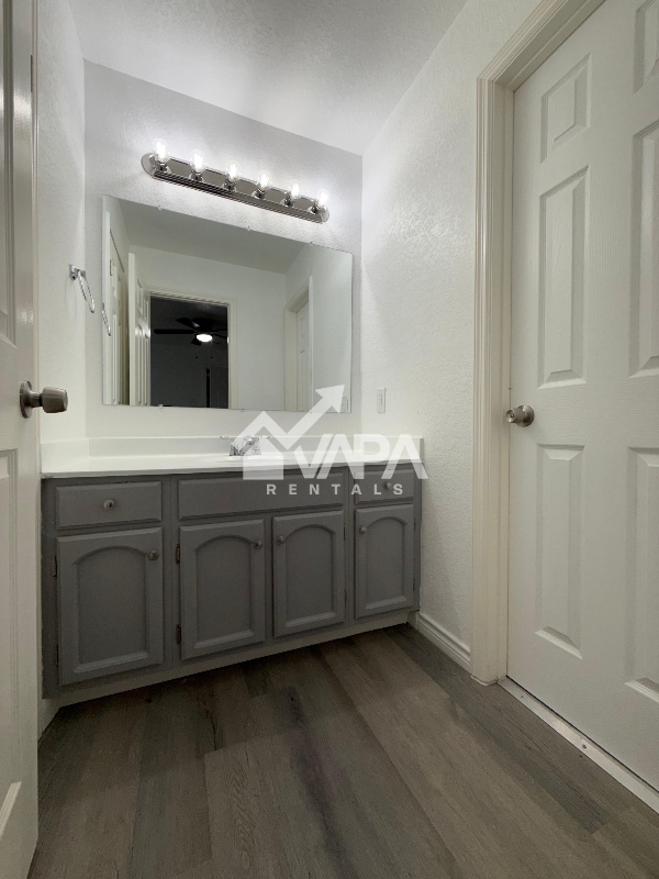 Building Photo - 6735 Stone Lake Dr