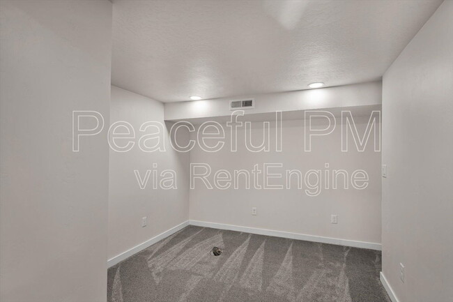 Building Photo - 1380 E 330 S