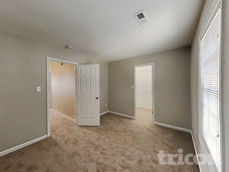 Building Photo - 4504 Valendra Dr